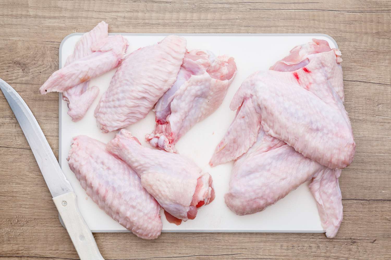 how-to-cut-turkey-wings-1696195384